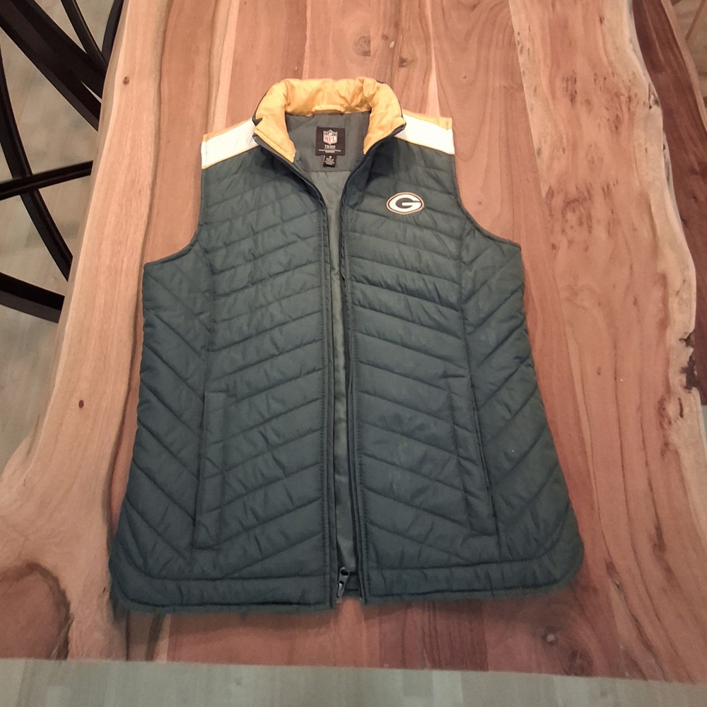 NFL Green Bay Packers Team Vest with Yellow and Dark Green Colors - Picture 7 of 10